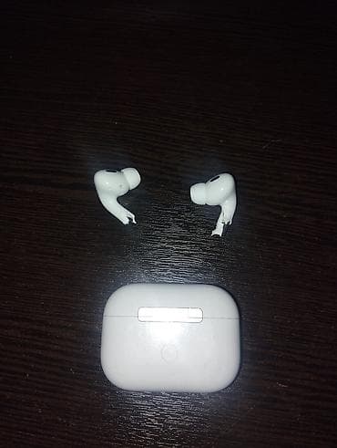 Air pods Pro 2 ОРИГИНАЛ Кейс рабочий наушни скорее всего не рабочие at lalafo.kg Air pods Pro 2 ОРИГИНАЛ Кейс рабочий наушни скорее всего не рабочие