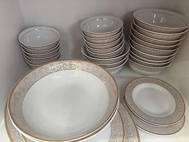 посуда разная: Фарфоровый столовый сервиз с изящным золотым кантом и — 4