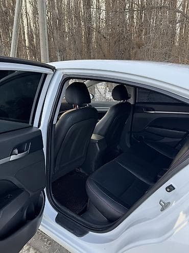 Продажа авто: Hyundai Elantra: 2019 г., 1.6 л, Автомат, Электромобиль, Седан — 5