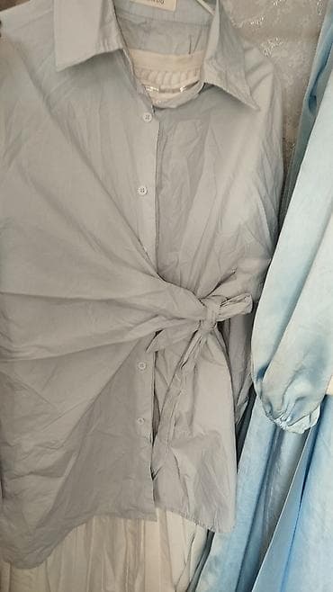 джинсы mango: Свободная рубашка светло‑серого оттенка с узлом на талии. - Бренд — 1