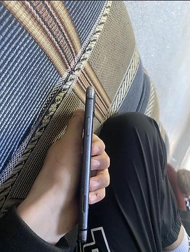 продаю наушники на айфон: IPhone 11, Б/у, 64 ГБ — 2