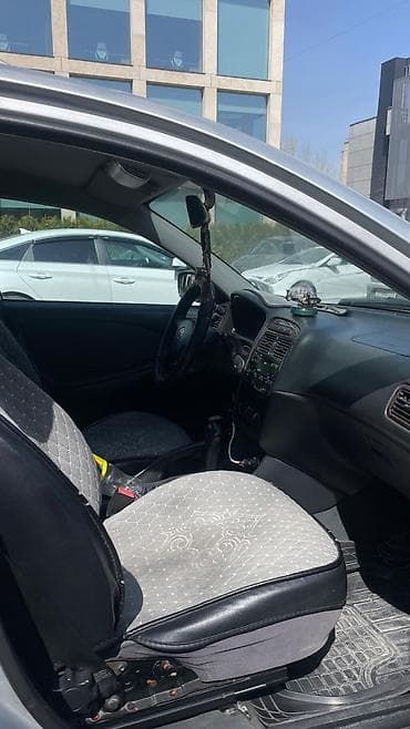 hyndai gets: Toyota Avensis: 2001 г., 2 л, Автомат, Бензин, Седан — 8