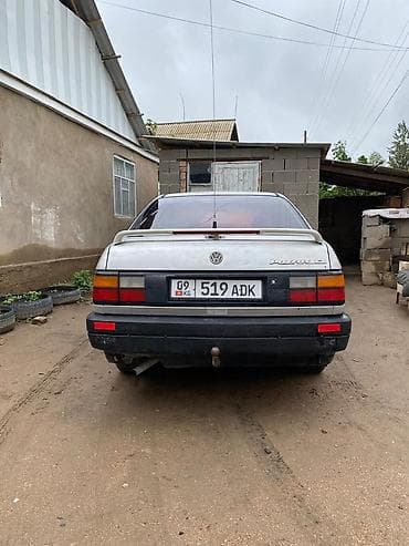 баги: Volkswagen Passat: 1988 г., Механика, Седан — 5