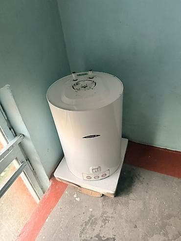 колонка газовая: Накопительный водонагреватель Объем бака: 80 л, Ariston, Электрический, Панель управления, Эмалированная сталь — 1