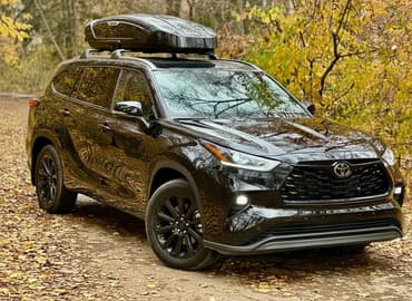 Toyota Highlander: 2023 г., 2.4 л, Типтроник, Бензин, Кроссовер