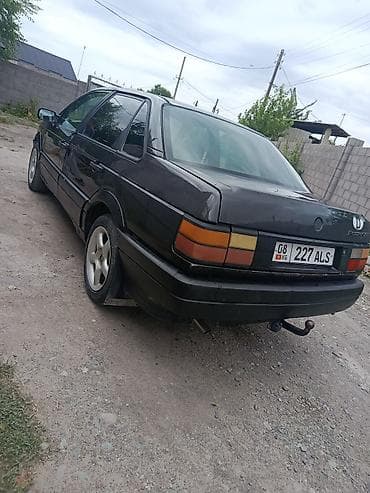 Volkswagen Passat: 1990 г., 1.8 л, Механика, Бензин, Седан