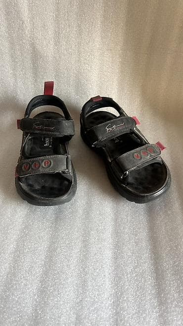 продаю женскую обувь: Набор обуви 1) Детские ботинки осенне‑зимние, черные: - Высокая — 7