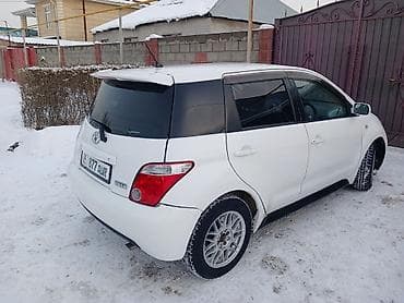 Toyota ist: 2002 г., 1.5 л, Автомат, Бензин, Хэтчбэк