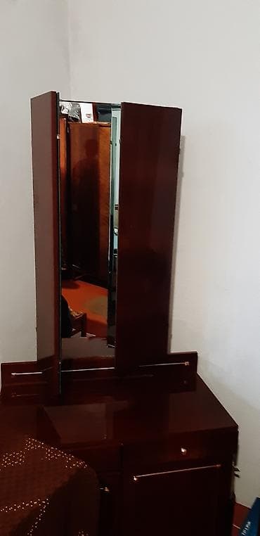 туалетные столик: Зеркало-трюмо, в хорошем состоянии
Новопавловка — 3