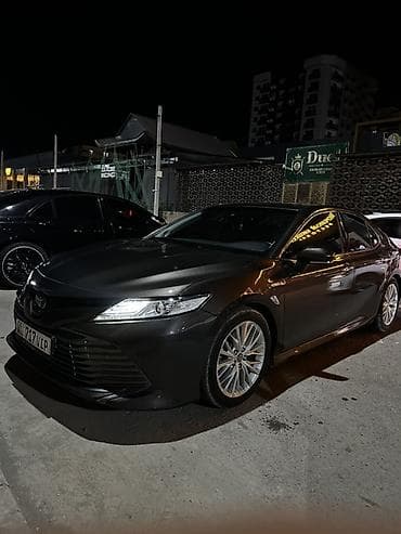mercedes e200: Toyota Camry: 2018 г., 2.5 л, Вариатор, Гибрид, Седан — 8
