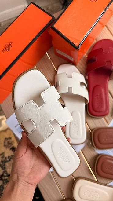 босоножки женские: Женские шлёпанцы Hermes 
Размеры с 36-40 — 3