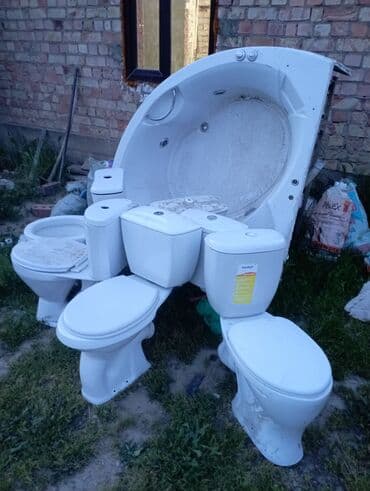 Продаю б/у унитазы