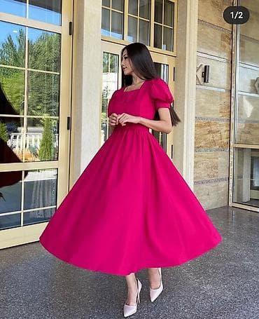 Платье. Размер М. Одевала только на один праздник