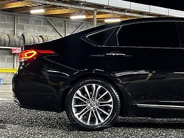 kia carens: Hyundai Genesis: 2015 г., Седан — 5