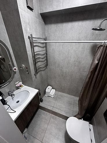 комнаты золотые пески: ~2 ком. Квартира район Боконбаева/Панфилова • Серия: Элитка • — 2