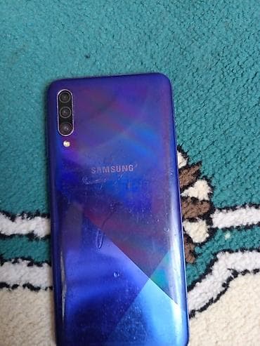 samsung flip: Смартфон с раскладным форм‑фактором (флип). Компактный корпус — 1