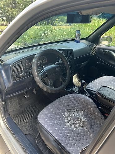 Продажа авто: Volkswagen Passat: 1995 г., 1.8 л, Механика, Бензин, Седан — 4