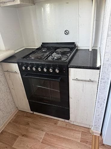 Плита от Шиваки( договорная) 

Межкомнатная дверь 5 штук ( 500 каждая)
