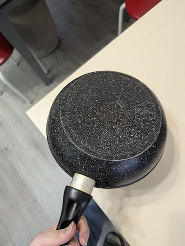 набор сковородок: 3 сковородки (разного диаметра) — 150 сом за каждую. Внимание — 5