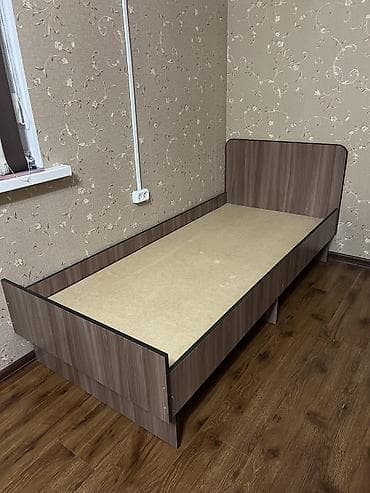 Кровати: Односпальная кровать, Б/у, Каркас без матраса, длина - 185 см — 1