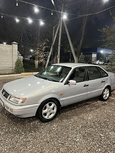 Volkswagen Passat: 1994 г., 1.8 л, Механика, Бензин, Седан