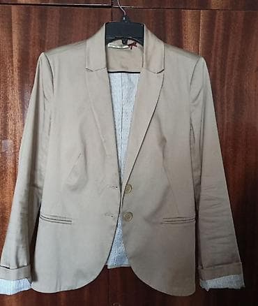 пиджаки женские: Продаю женские пиджаки/блейзеры, платье. Размер S. Все по 50 сом — 3