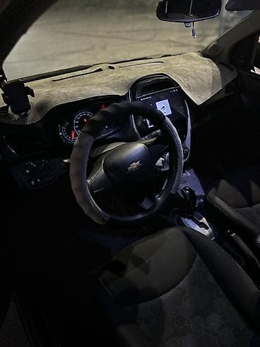 Транспорт: Chevrolet Spark: 2017 г., 1 л, Автомат, Бензин, Хэтчбэк — 8