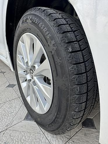 фара хундай саната: Toyota Corolla: 2019 г., Гибрид, Седан — 8