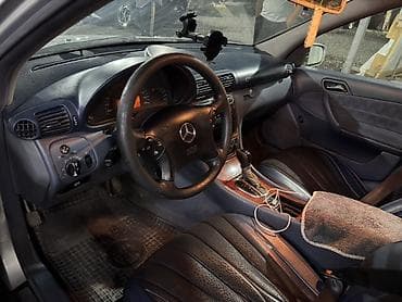 салон от мерса: Mercedes-Benz C-Class: 2003 г., 2.2 л, Автомат, Дизель, Седан — 5