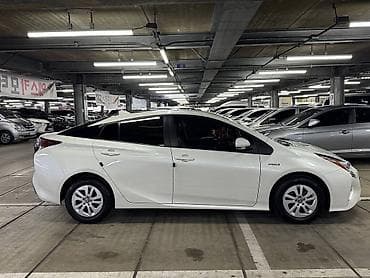 prius: Toyota Prius: 2018 г., Гибрид, Хэтчбэк — 5