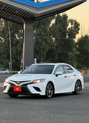 Toyota Camry: 2018 г., 2.5 л, Автомат, Бензин, Седан — 3
