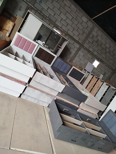 Односпальные кровати: Односпальные кровати с мягким изголовьем и выдвижными ящиками - — 1