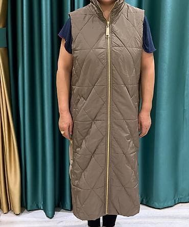 Удлинённый стёганый жилет без рукавов Размер 48-50 - Длина миди at lalafo.kg Удлинённый стёганый жилет без рукавов Размер 48-50 - Длина миди