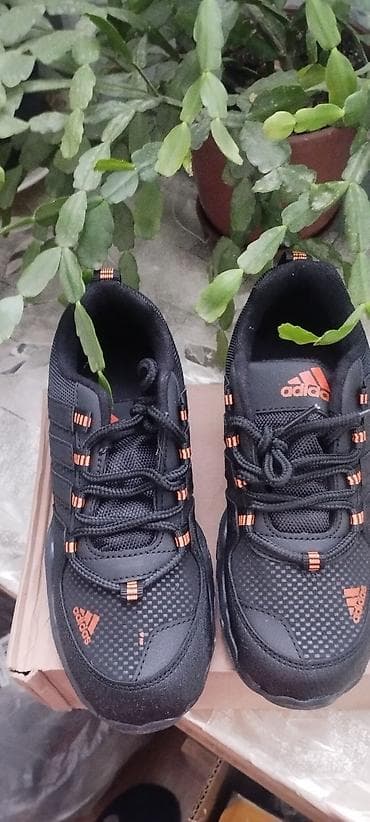 Детская обувь: Детская обувь – кроссовки и сабо - Разнообразие моделей: спортивные — 1