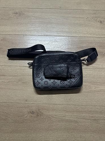 Барсетки: Барсетка, Louis Vuitton, Материал: Искусственная кожа, Регулируемый ремень, Новый — 2