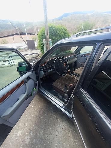 Унаа сатуу: Mercedes-Benz W124: 1995 г., 2.3 л, Кол менен иштөөчү, Бензин, Универсал — 4