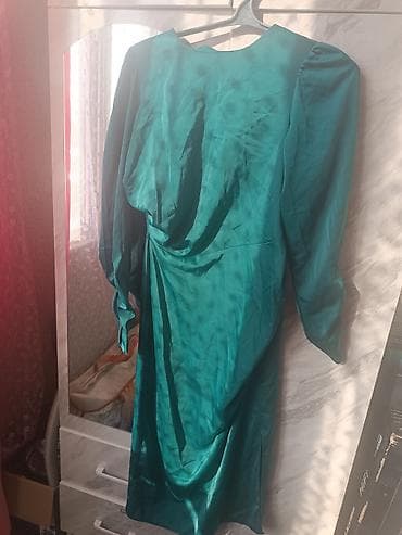 Женская одежда — комплект из трех вещей 1) Атласное платье