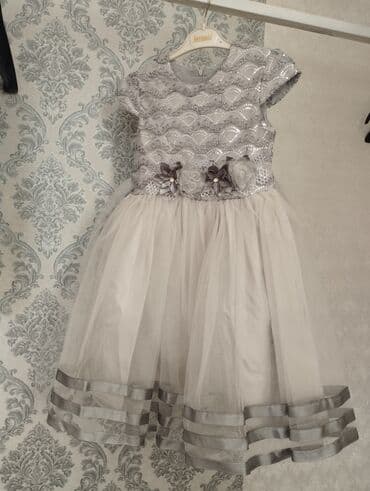 прокат национальных костюмов для детей: Нарядное платье для девочки на 4-6лет, одета один раз . Качество — 2