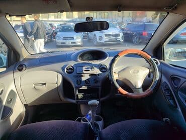 машина япошки: Toyota Platz: 2000 г., 1.5 л, Автомат, Бензин, Седан — 9