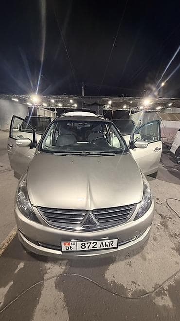 ас машина: Mitsubishi Grandis: 2006 г., 2.4 л, Автомат, Газ, Минивэн — 1