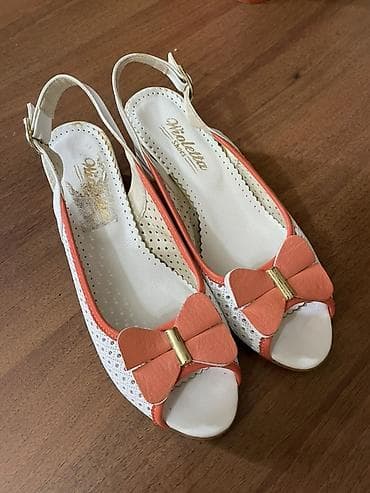 тапочки оптом: Босоножки, 36.5, 37, Violeta, Б/у, цвет - Белый — 1