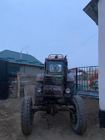 стекло на трактор: Обмен на грузовой Трактор колесный с кабиной и отвалом Описание: - — 1