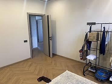 Үйлөр: Продаётся двухэтажный жилой дом с современным интерьером. Адрес — 8