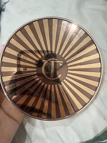 Косметика: Кремовый бронзер Charlotte Tilbury с зеркалом внутри. Оттенок 02 — 1
