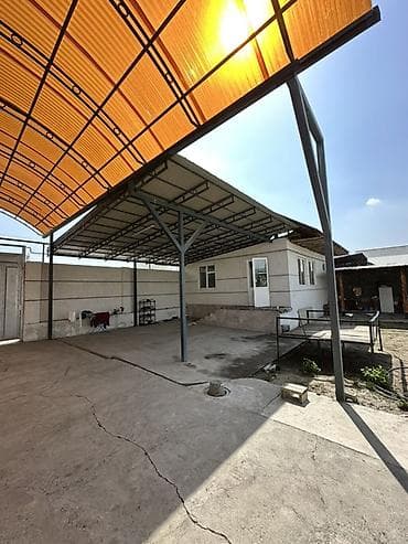 без ремонта: Продаётся жилой дом с большим двором и хозяйственным участком. - — 2