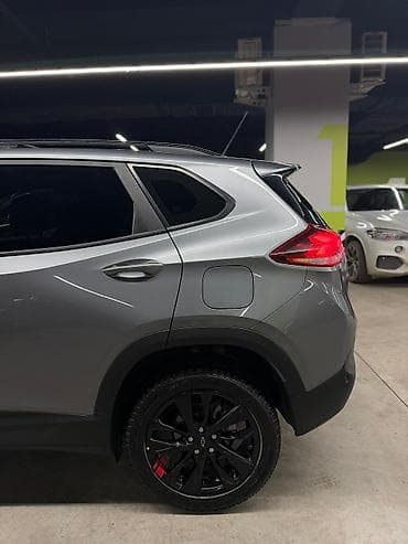 машина срочно продаю: Chevrolet Tracker: 2022 г., 1.3 л, Автомат, Бензин — 7