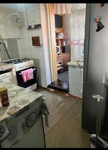 Недвижимость: 3 комнаты, 56 м², Туран мкр., 4 этаж, Старый ремонт — 1