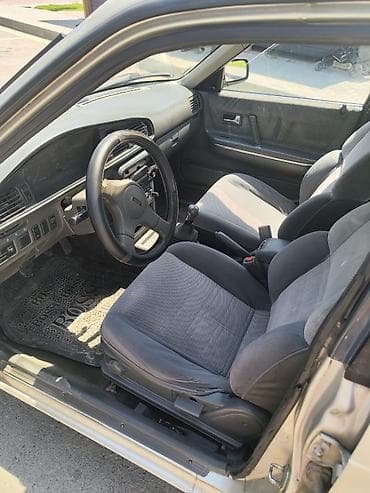 626: Mazda 626: 1990 г., 2 л, Механика, Бензин, Седан — 6