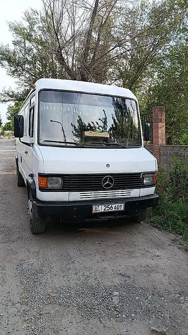 ford ram: Легкий грузовик, Mercedes-Benz — 1