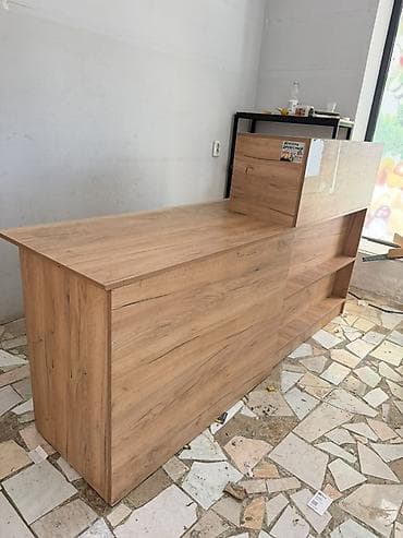 угловой офисный стол: Стойка/стол /прилавок администратора из ЛДСП под дерево - Конструкция — 1